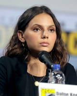 Dafne_Keen_(48383778052)_(cropped)