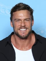 Alan_Ritchson_Photo_Op_GalaxyCon_Richmond_2022