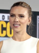 1200px-Scarlett_Johansson_by_Gage_Skidmore_2019