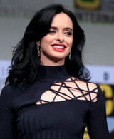 Krysten_Ritter_2017_Comic_Con_standing