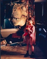 Sasha_Spielberg_and_T-rex_BTS