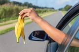 throwing-rubbish-car-window