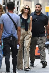 1719348171_658_Jessica-Biel-ditches-her-wedding-ring-while-filming-in-New