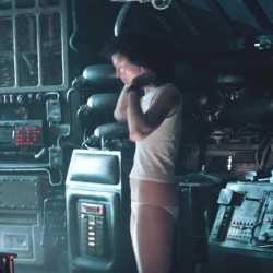 Sigourney Weaver - Alien - Shirt and Panties UHD_thumb.jpg