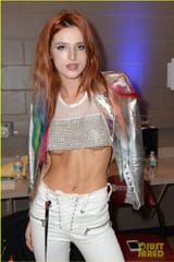 bella-thorne-charlie-puth-kiss-hold-hands-beach-04