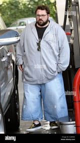 kevin-smith-director-wearing-long-shorts-stops-at-a-petrol-station-C2W44A