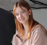 sydney-sweeney-with-little-to-no-makeup-imo-shes-still-so-v0-5r032a7kl72d1