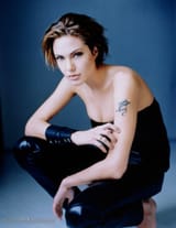 angelina-jolie-short-hair-lookbook-v0-k7vz9l6jokbb1