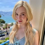 Elle-Fanning-son-clin-d-oeil-capillaire-ultra-chic-a-Brigitte-Bardot