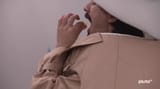 egg eats potato chips