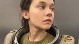 cailee-spaeny-wearing-a-spacesuit-in-alien-romulus