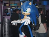 sonic-06-statues-at-e3-for-sonics-15th-anniversary-v0-p5qflzri4iy81