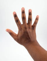 brown-haut-hand-111535203_jpg