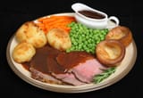Traditional_English_Roast_Beef_Dinner_02