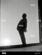 silhouette-of-film-and-television-director-alfred-hitchcock-during-his-anthology-television-series-alfred-hitchcock-presents-1959-cbs-file-reference-34000-262tha-2CC5YGM