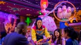 Table-dining-at-Roundup-Rodeo-BBQ-at-Disneys-Hollywood-Studios-Photo-Disney