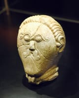 1200px-Stone_sculpture_of_celtic_hero