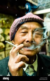 portrait-of-a-chinese-man-smoking-his-cigarette-B7PNDJ