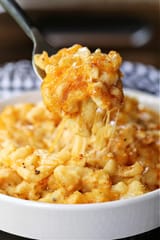 baked-macaroni-and-cheese-spoon-lift[1]