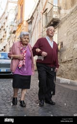 an-elderly-couple-walking-along-a-street-in-the-historic-centre-of-naples-PX6TR5