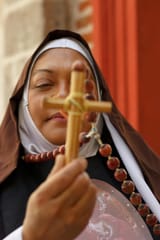 free-photo-of-nun-holding-cross