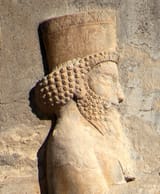 Artaxerxes_II_relief_portrait_detail