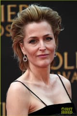 katharine-mcphee-gillian-anderson-olivier-awards-april-2019-03
