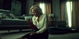 Gillian-Anderson-Bloody-Hand-in-Hannibal-Season-3-Episode-1