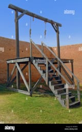 the-gallows-at-tombstone-city-courthouse-arizona-usa-this-a-reconstructed-BYDXE3-2927351449