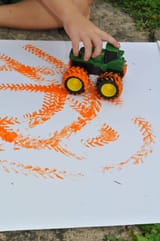 Rolling-on-Paper_thumb-861999801