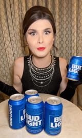 dylan-mulvaney-promoting-bud-lig