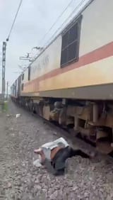 1738958794694203