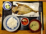 japanese-food-set-grilled-fish-rice-japanese-food-set-grilled-fish-rice-served-salted-vegetable-miso-soup-127490442