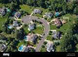 aerial-view-of-residential-houses-in-suburban-cul-de-sac-neighborhood-EDT6NH