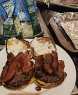 bacon chili cheese lettuce burger MAYOOOOOOOO