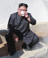 Kim chilling