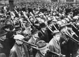 Bundesarchiv_Bild_146-1971-033-15,_Vorbeimarsch_des_Volkssturms_an_Goebbels,_Berlin
