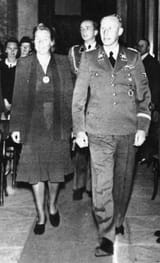 Bundesarchiv_Bild_146-1972-039-24,_Reinhard_Heydrich_mit_Frau_crop