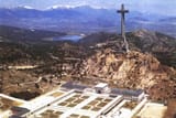 Abadía_de_la_Santa_Cruz_del_Valle_de_los_Caídos_(Comunidad_de_Madrid)_España_(3194706145)[1]