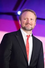 Star_Wars-_The_Last_Jedi_Japan_Premiere_Red_Carpet-_Rian_Johnson_(38905495792)