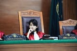 thinking legal loli