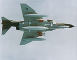 2560px-AIM-4_and_AIM-7_on_F-4E