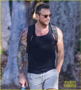 dax-shepard-goes-for-hike-in-los-feliz-with-friend-04