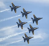 Blue_Angels_Flying_in_Delta_Formation_at_Miramar