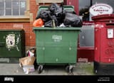 rubbish-bin-on-a-city-street-oxford-england-united-kingdom-BE3G6J