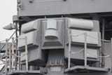 AN-SLQ-32_Electronic_Warfare_Suite_on_USS_CG-70_Lake_Erie_at_Osaka_(2014_April_13)