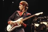 Mark-Knopfler-Dier-Straits-Suhr-Schecter-Credit-Ebet-Roberts-Redferns@2560x1707-94710426