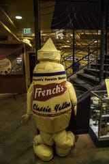 giant-mustard-bottle-at-the-national-mustard-museum_800