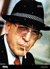 kojak-telly-savalas-as-lieutenant-theo-kojak-in-the-1970s-us-tv-series-AKDWP8