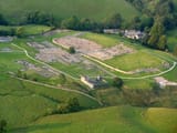 Kastell_und_Vicus_von_Vindolanda,_Luftbild,_2010